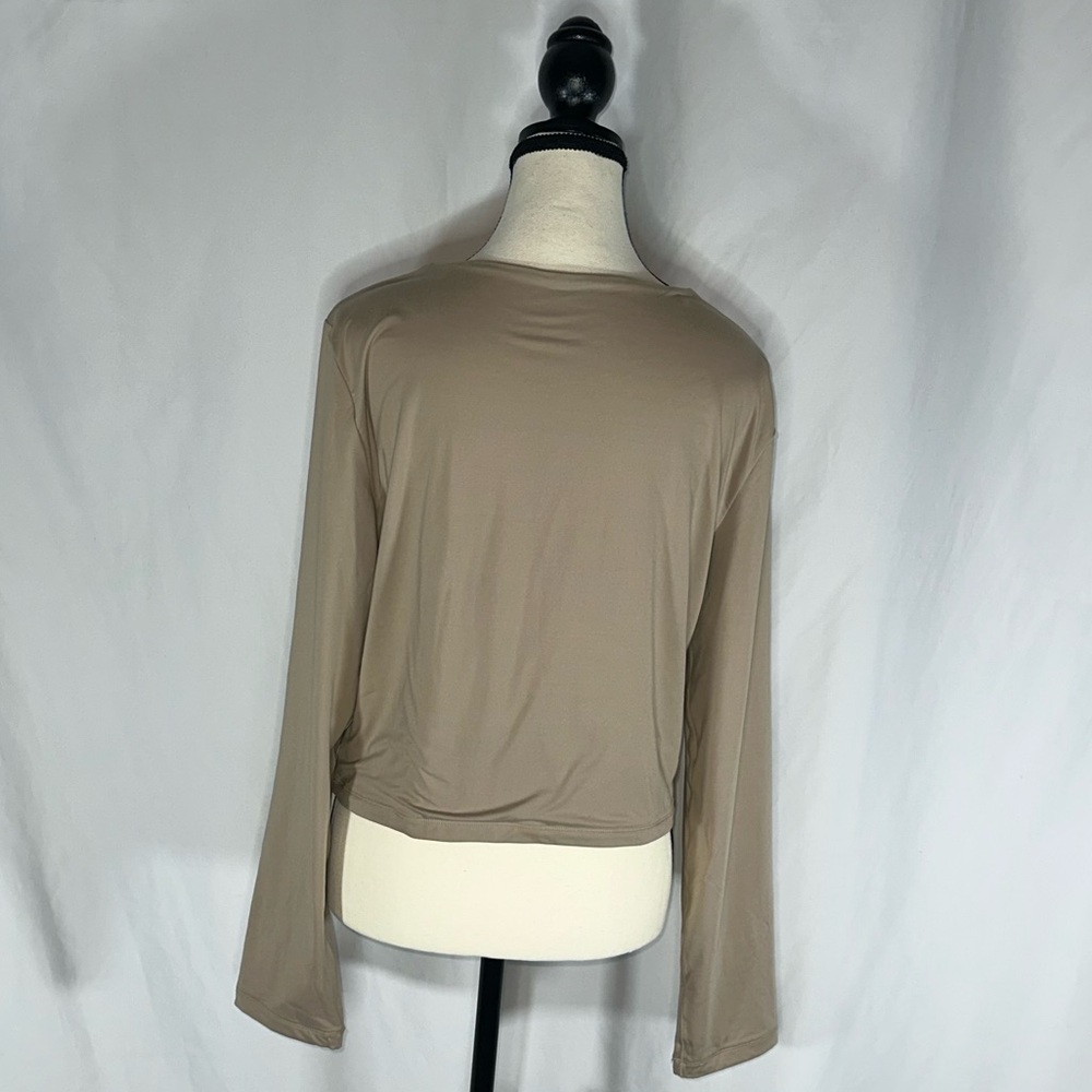 Reoria Long Sleeve Cropped Top in Nude Size XXL - Picture 5 of 9